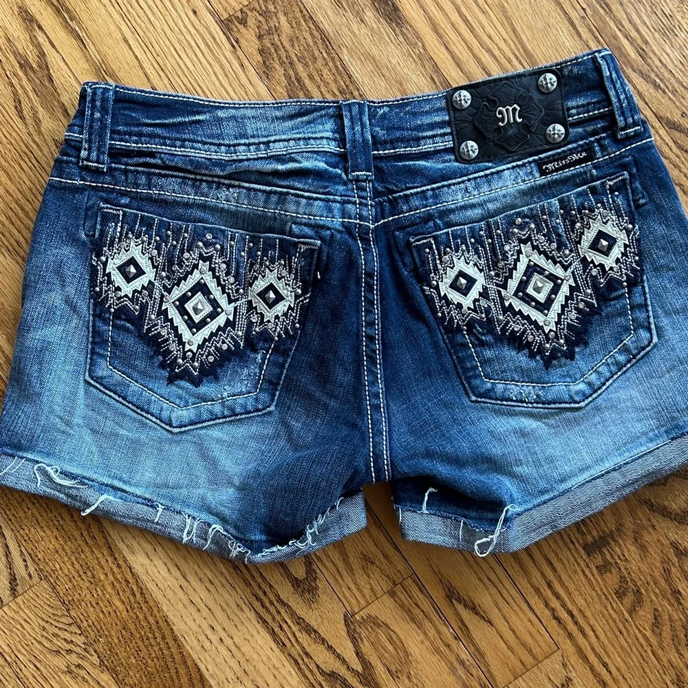 Miss Me Jean Shorts - Picture 6 of 7